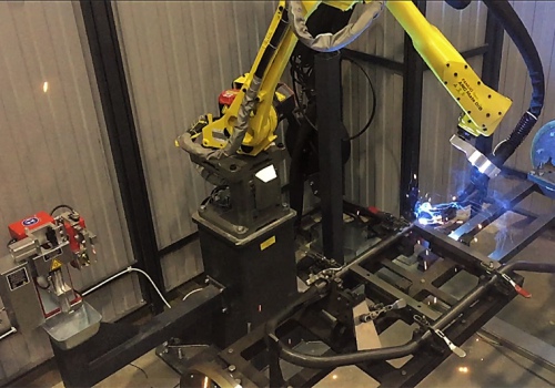 Statybinių vežimėlių suvirinimo robotas