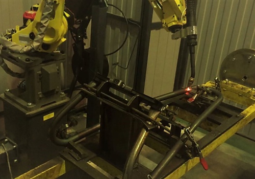 Vežimėlių karkasų suvirinimo robotas